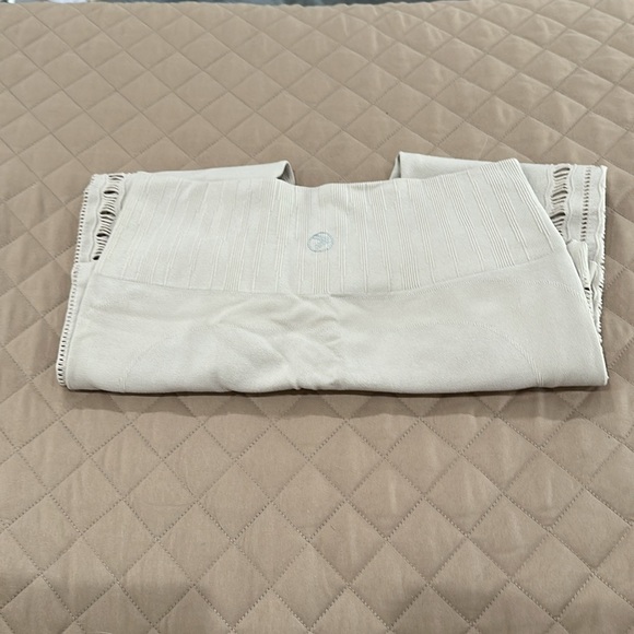 SAVVI Leggings & Sports Bra Set (2-piece) - Picture 6 of 10